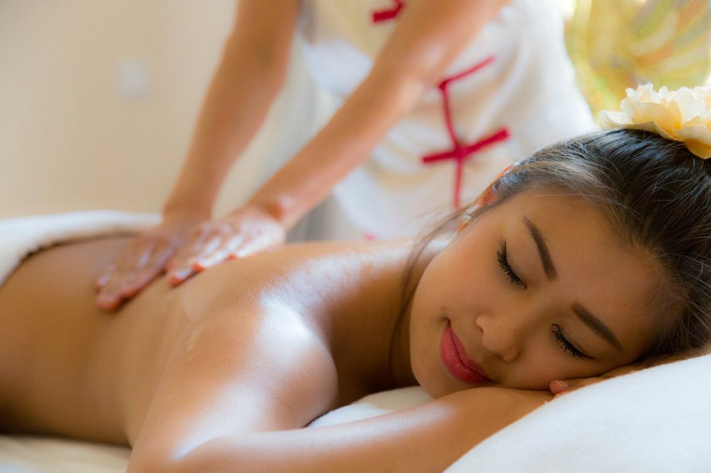 Rückenmassage bei Asia-Blend Massage